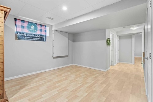 52 Evansford Road Nw, Calgary, AB - Indoor Photo Showing Other Room