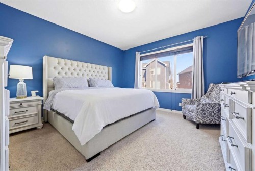 312 Sunset View, Cochrane, AB - Indoor Photo Showing Bedroom