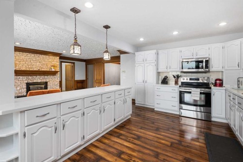 155 Croxford Estates Ne, Airdrie, AB - Indoor Photo Showing Kitchen