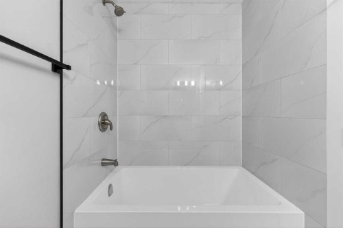 5625 Templehill Road Ne, Calgary, AB - Indoor Photo Showing Bathroom