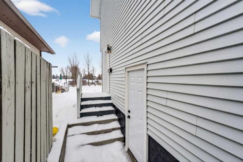 5625 Templehill Road Ne, Calgary, AB - Outdoor