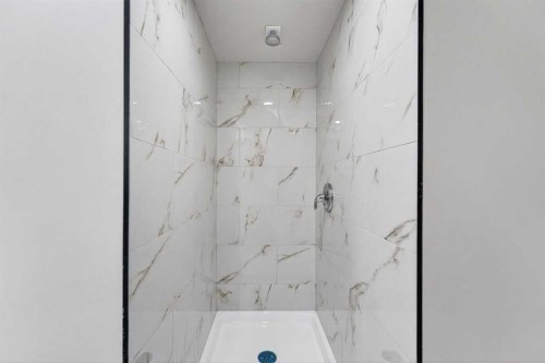 5625 Templehill Road Ne, Calgary, AB - Indoor Photo Showing Bathroom