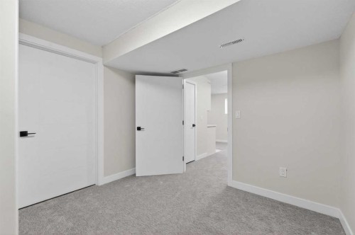 5625 Templehill Road Ne, Calgary, AB - Indoor Photo Showing Other Room