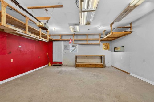 5625 Templehill Road Ne, Calgary, AB - Indoor Photo Showing Garage