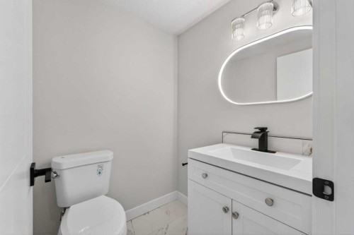 5625 Templehill Road Ne, Calgary, AB - Indoor Photo Showing Bathroom
