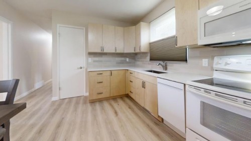 752 54 Avenue West, Claresholm, AB - Indoor Photo Showing Kitchen