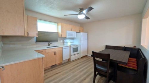 752 54 Avenue West, Claresholm, AB - Indoor Photo Showing Kitchen