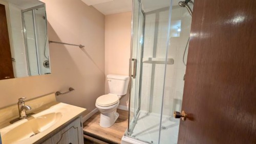 752 54 Avenue West, Claresholm, AB - Indoor Photo Showing Bathroom