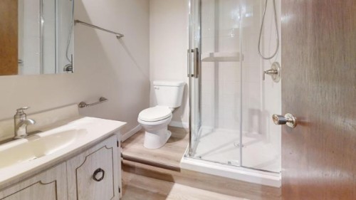 752 54 Avenue West, Claresholm, AB - Indoor Photo Showing Bathroom