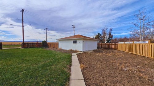 752 54 Avenue West, Claresholm, AB - Outdoor