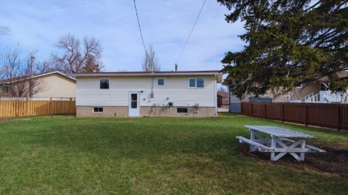 752 54 Avenue West, Claresholm, AB - Outdoor