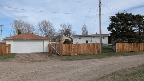 752 54 Avenue West, Claresholm, AB - Outdoor