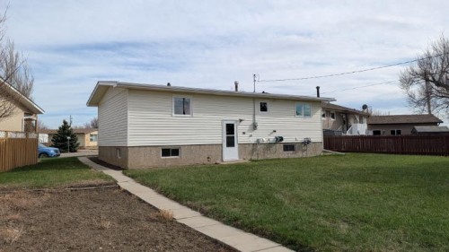 752 54 Avenue West, Claresholm, AB - Outdoor With Exterior