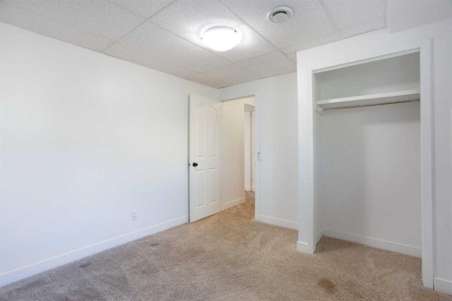 227 Cantrell Place Sw, Calgary, AB - Indoor Photo Showing Other Room