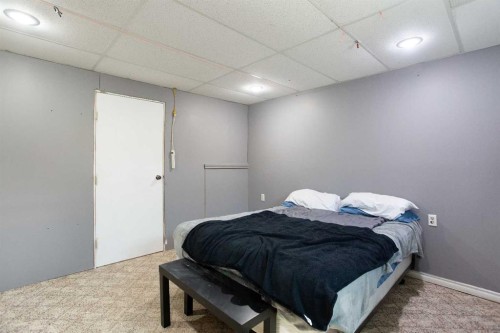 227 Cantrell Place Sw, Calgary, AB - Indoor Photo Showing Bedroom