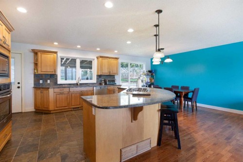 227 Cantrell Place Sw, Calgary, AB - Indoor Photo Showing Kitchen