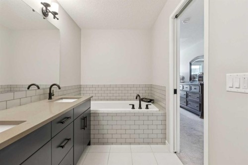293 Masters Avenue Se, Calgary, AB - Indoor Photo Showing Bathroom