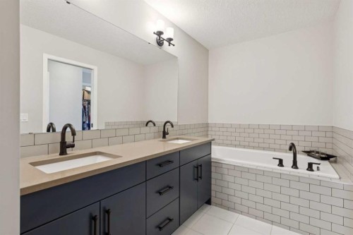 293 Masters Avenue Se, Calgary, AB - Indoor Photo Showing Bathroom