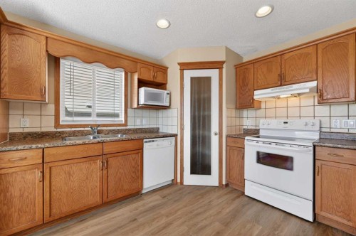 126 Evansmeade Crescent Nw, Calgary, AB - Indoor Photo Showing Kitchen With Double Sink