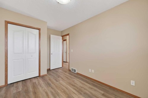 126 Evansmeade Crescent Nw, Calgary, AB - Indoor Photo Showing Other Room