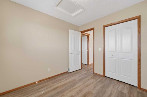 126 Evansmeade Crescent Nw, Calgary, AB - Indoor Photo Showing Other Room