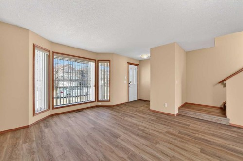 126 Evansmeade Crescent Nw, Calgary, AB - Indoor Photo Showing Other Room