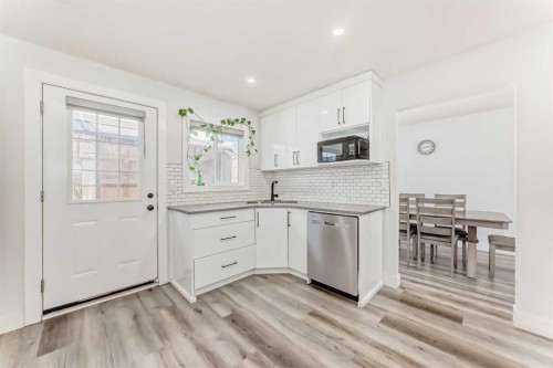 204 Whiteview Close Ne, Calgary, AB - Indoor Photo Showing Kitchen