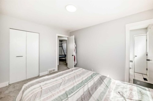 204 Whiteview Close Ne, Calgary, AB - Indoor Photo Showing Bedroom