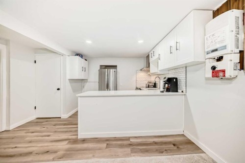 204 Whiteview Close Ne, Calgary, AB - Indoor Photo Showing Kitchen