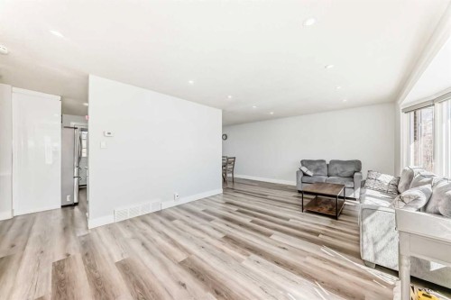 204 Whiteview Close Ne, Calgary, AB - Indoor Photo Showing Living Room
