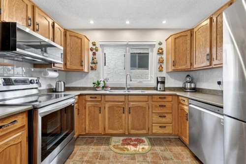 1415 108 Avenue Sw, Calgary, AB - Indoor Photo Showing Kitchen With Double Sink
