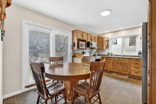 1415 108 Avenue Sw, Calgary, AB - Indoor Photo Showing Dining Room