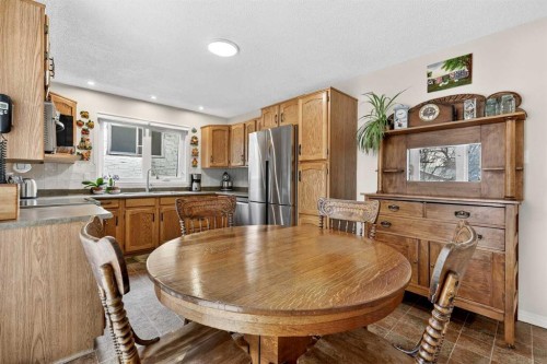 1415 108 Avenue Sw, Calgary, AB - Indoor Photo Showing Dining Room