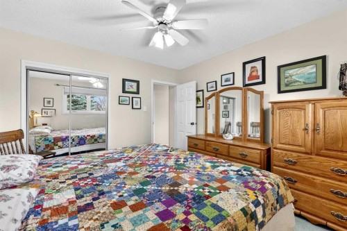 1415 108 Avenue Sw, Calgary, AB - Indoor Photo Showing Bedroom