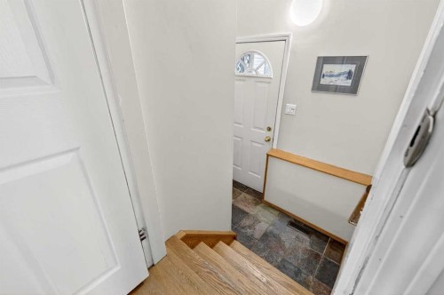1415 108 Avenue Sw, Calgary, AB - Indoor Photo Showing Other Room