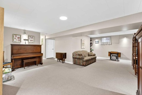 1415 108 Avenue Sw, Calgary, AB - Indoor Photo Showing Other Room