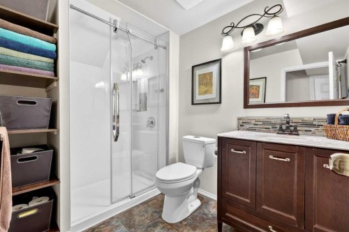 1415 108 Avenue Sw, Calgary, AB - Indoor Photo Showing Bathroom
