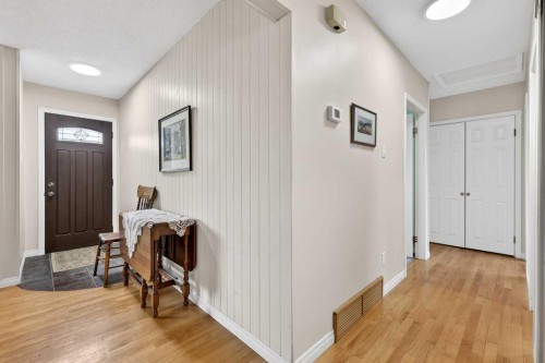 1415 108 Avenue Sw, Calgary, AB - Indoor Photo Showing Other Room