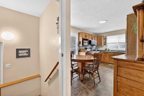 1415 108 Avenue Sw, Calgary, AB - Indoor Photo Showing Other Room
