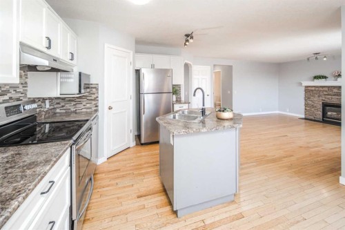 10 Somerset Court Sw, Calgary, AB - Indoor Photo Showing Kitchen With Double Sink With Upgraded Kitchen