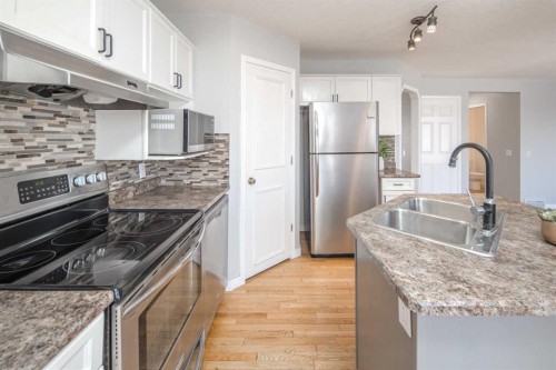 10 Somerset Court Sw, Calgary, AB - Indoor Photo Showing Kitchen With Double Sink With Upgraded Kitchen