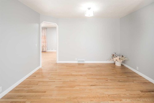 10 Somerset Court Sw, Calgary, AB - Indoor Photo Showing Other Room