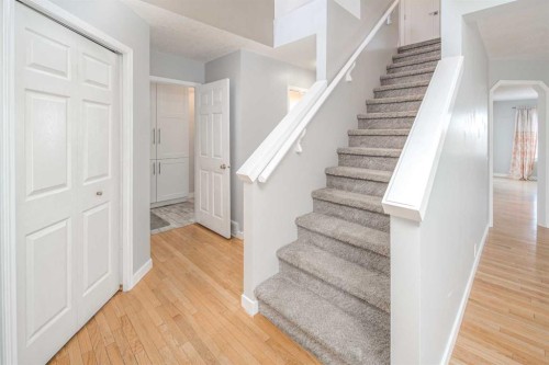 10 Somerset Court Sw, Calgary, AB - Indoor Photo Showing Other Room