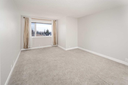 10 Somerset Court Sw, Calgary, AB - Indoor Photo Showing Other Room