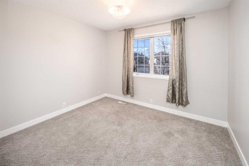 10 Somerset Court Sw, Calgary, AB - Indoor Photo Showing Other Room
