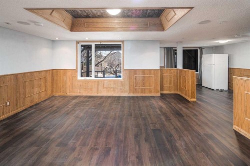 10 Somerset Court Sw, Calgary, AB - Indoor Photo Showing Other Room