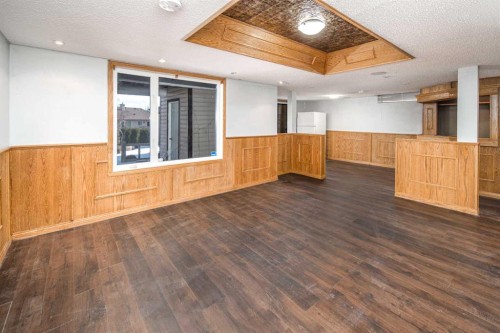 10 Somerset Court Sw, Calgary, AB - Indoor Photo Showing Other Room