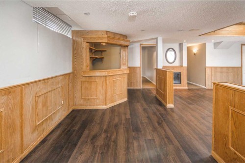 10 Somerset Court Sw, Calgary, AB - Indoor Photo Showing Other Room