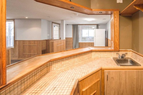 10 Somerset Court Sw, Calgary, AB - Indoor Photo Showing Other Room