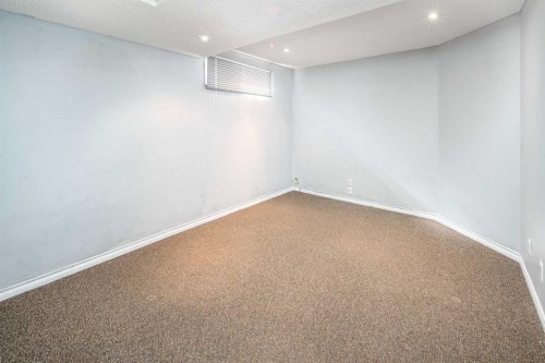 10 Somerset Court Sw, Calgary, AB - Indoor Photo Showing Other Room
